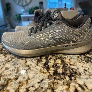Brooks Levitate 9.5